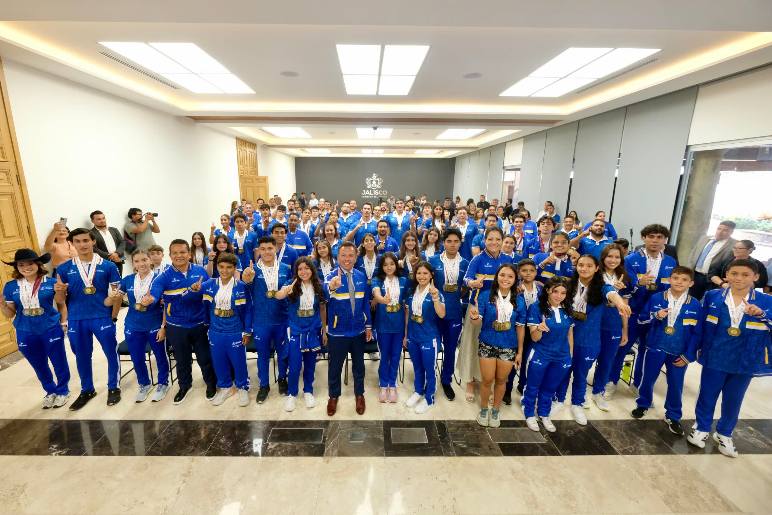 Reconoce Pablo Lemus, Gobernador de Jalisco, talento de atletas del estado tras campeonato número 24 en la Olimpiada Nacional CONADE 2025