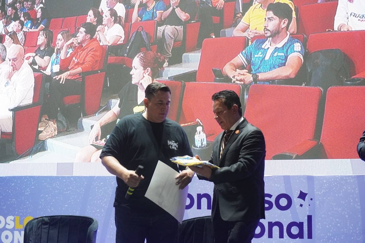 Cierra IV Congreso Internacional del Deporte con ponencia magistral de Eddy Reynoso
